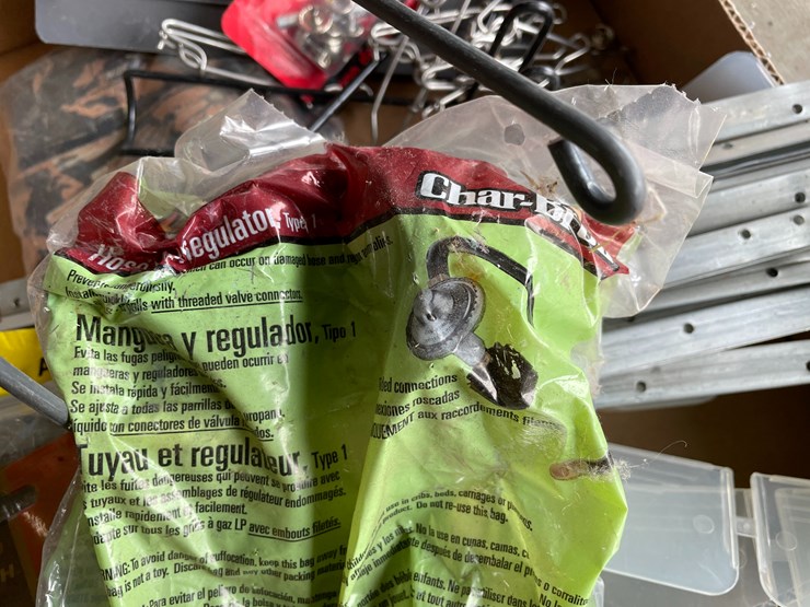 #7624-•-box-of-miscellaneous-image-8