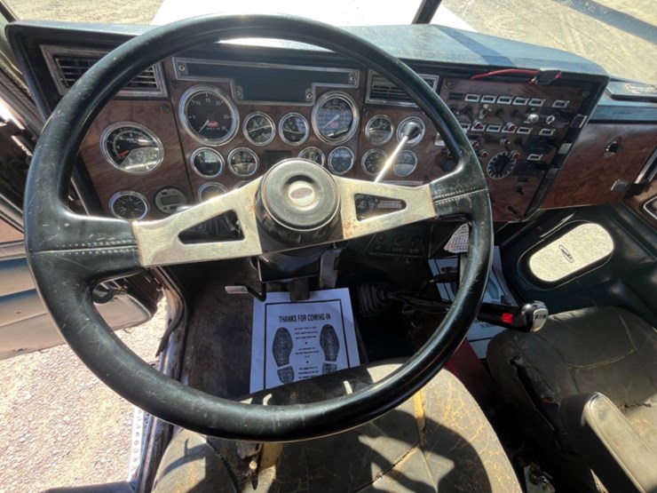 1998-peterbilt-379-image-18