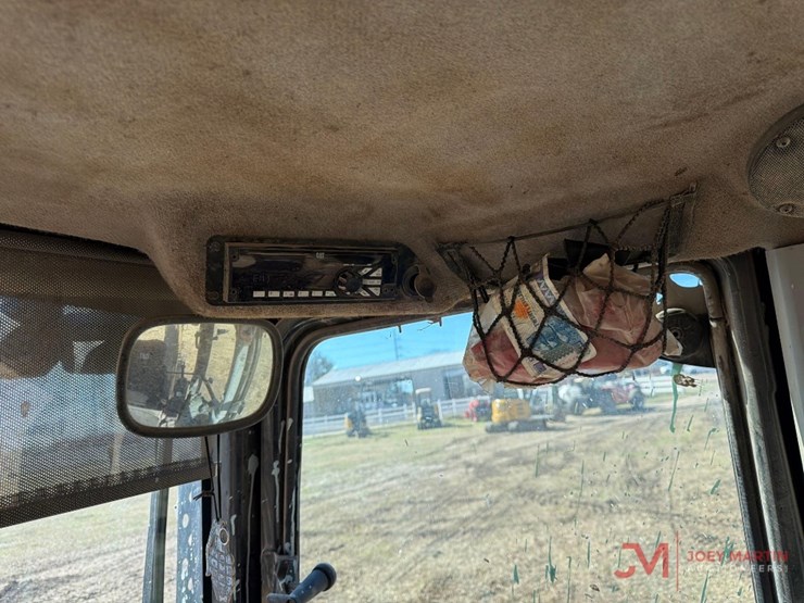 2017-caterpillar-420f2-image-20