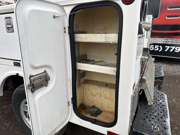 2005-gmc-sierra-2500-image-16