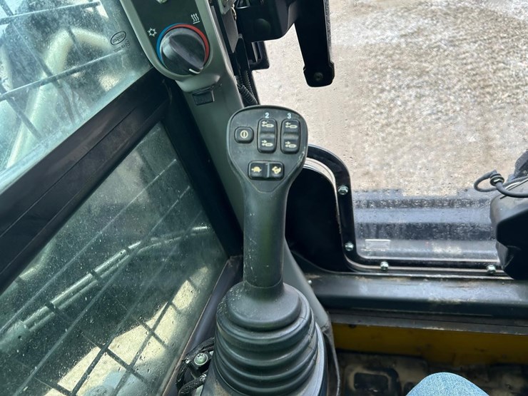 2021-new-holland-c345-image-24