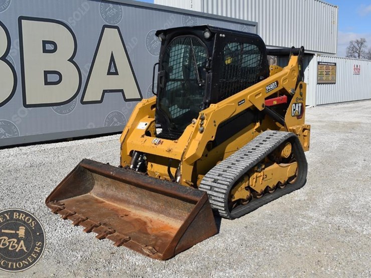 2022-caterpillar-259d3-image-1