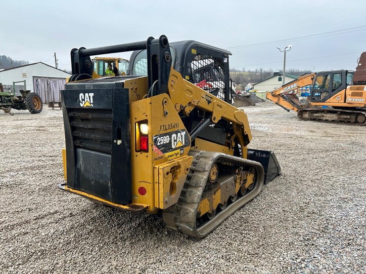 2015-caterpillar-259d-image-4