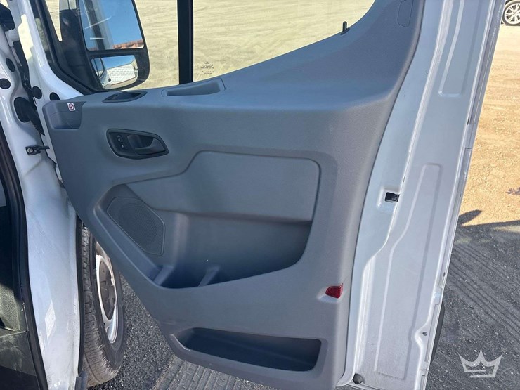 2019-ford-transit-image-26