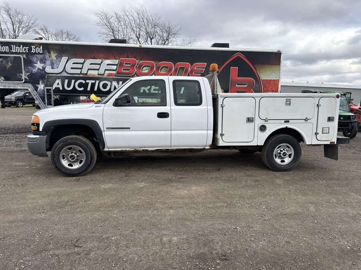 2005-gmc-sierra-2500-image-2