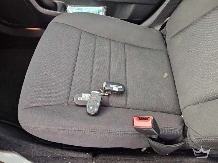 2013-dodge-charger-sedan-image-23