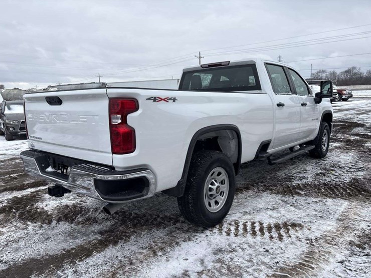 2023-chevrolet-3500-image-5