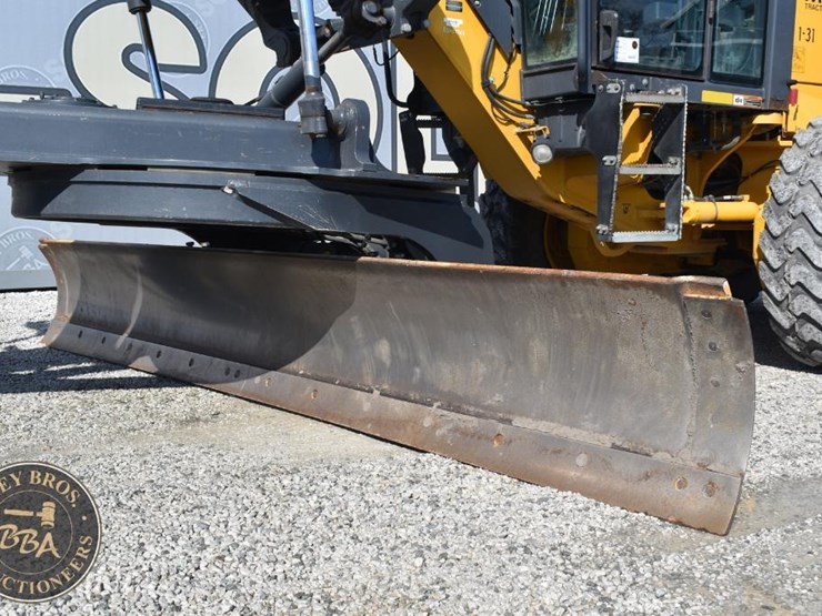 2013-deere-770g-image-15