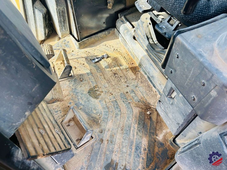 2005-caterpillar-d8t-image-74