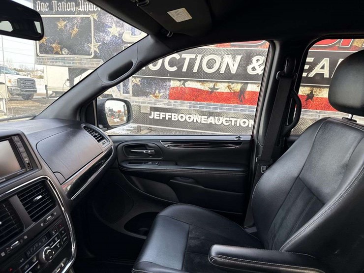 2016-dodge-grand-caravan-image-13