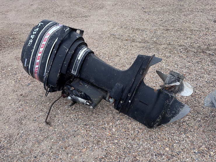 #33892-•-mercury-65-hp-boat-motor-|-parts-or-repair-image-1