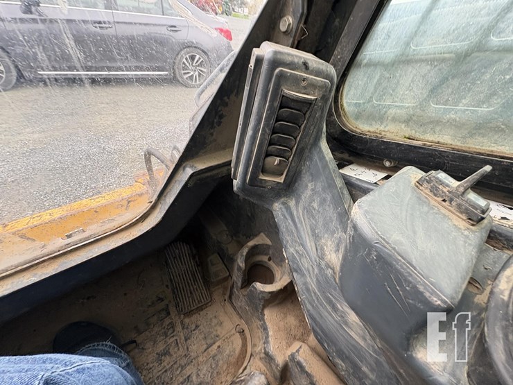 2017-deere-333g-image-17