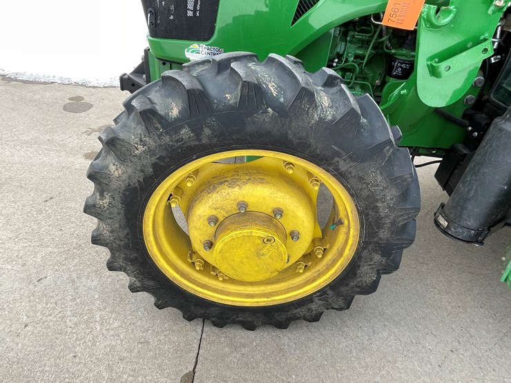 2015-john-deere-5075e-image-45