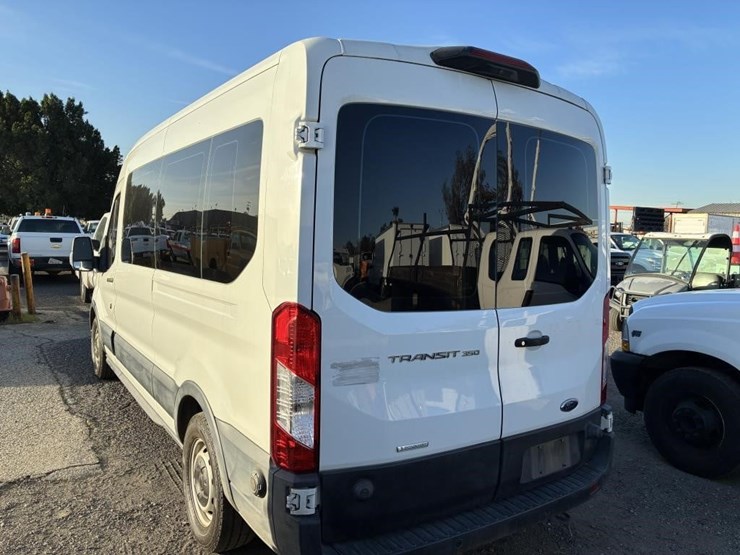 2020-ford-350-image-4