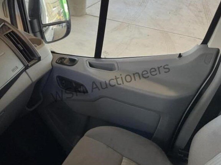 2015-ford-transit-image-23