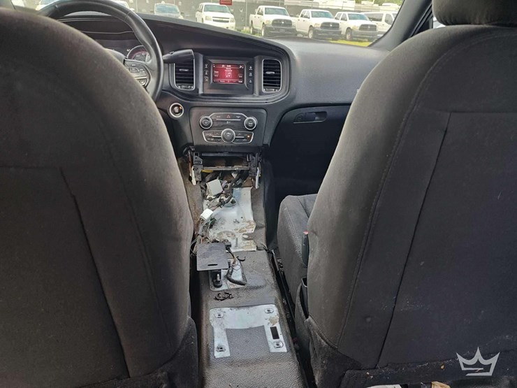 2017-dodge-charger-sedan-image-10