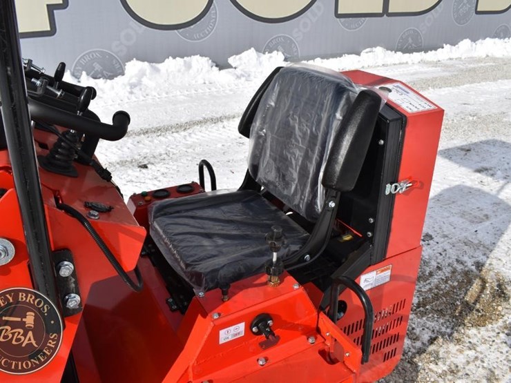 2025-agt-industrial-mini-skid-steer-41820-image-11