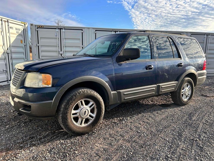 2004-ford-expedition-image-1