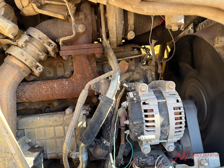 2017-caterpillar-420f2-image-17