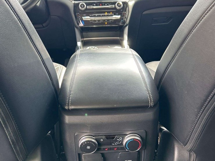 2021-ford-explorer-image-24