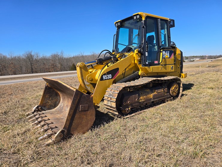 2015-caterpillar-953d-image-3