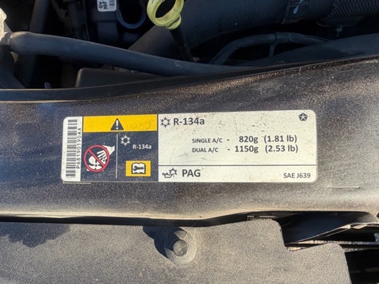 2014-chrysler-town-&-country-image-61