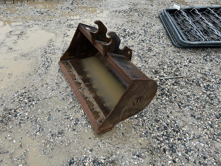 werk-brau-42”-excavator-bucket-image-2