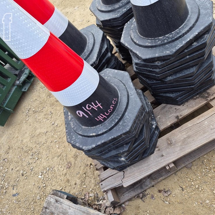 (44) TRAFFIC CONES