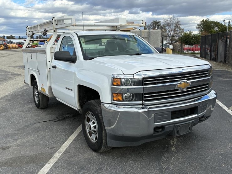 2016-chevrolet-2500-image-2