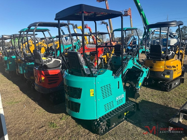 new/unused-findustry-h115r-mini-excavator-image-2