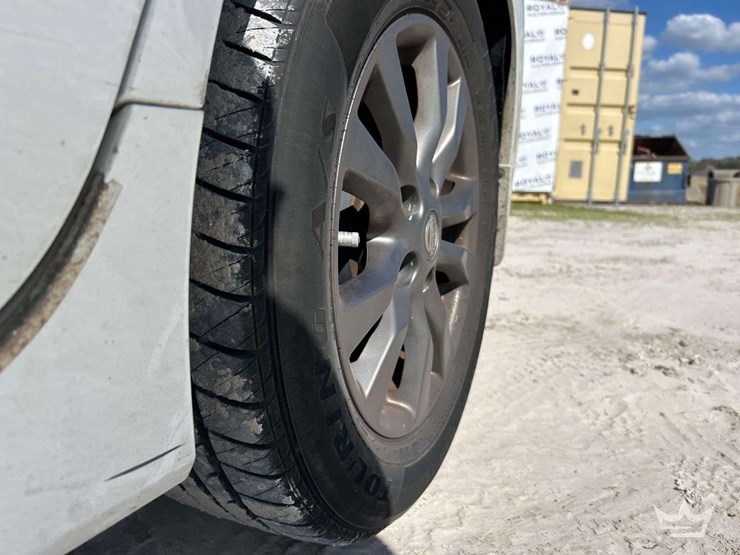 2015-nisan-altima-s-sedan-image-22