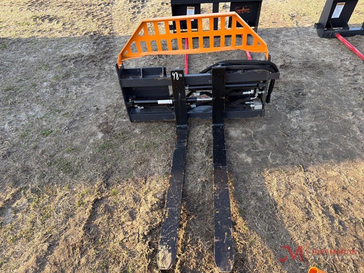 48"-hydraulic-forks-skid-steer-attachment-image-3