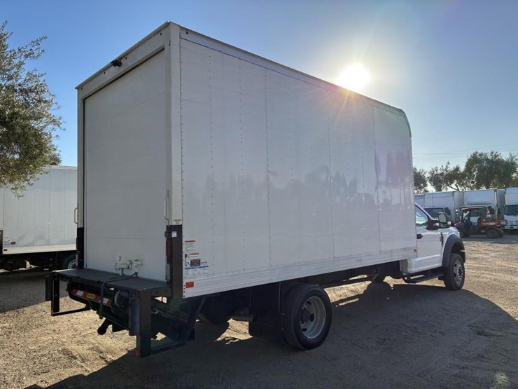 2022-ford-f450-xl-image-3