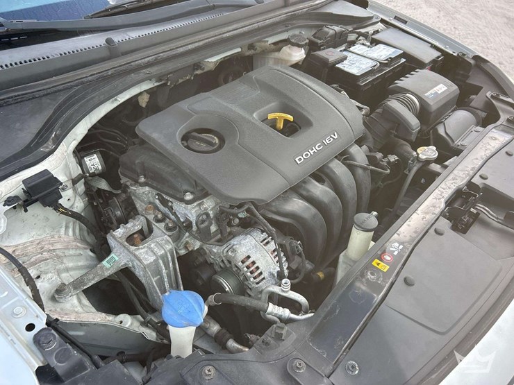 2017-hyundai-elantra-sedan-image-9