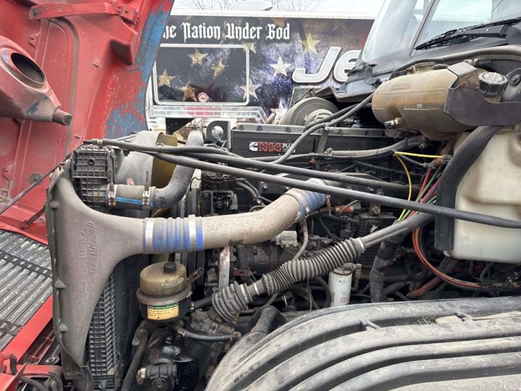 2000-freightliner-flc120-image-21