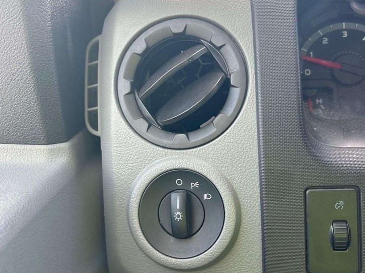 2011-ford-e350-image-16