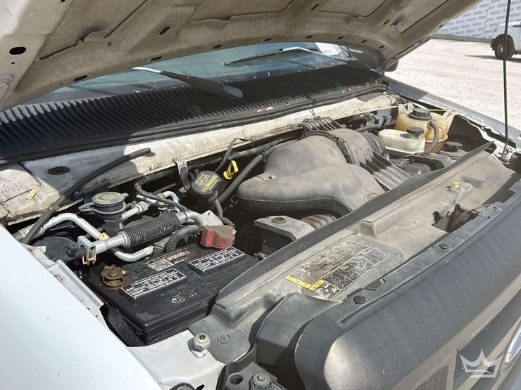 2011-ford-e350-image-8