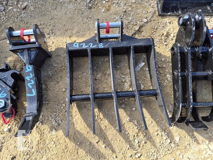 mini-excavator-dirt-scraper-attachment-image-1