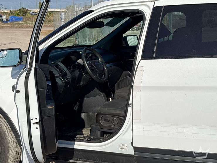 2018-ford-explorer-image-10