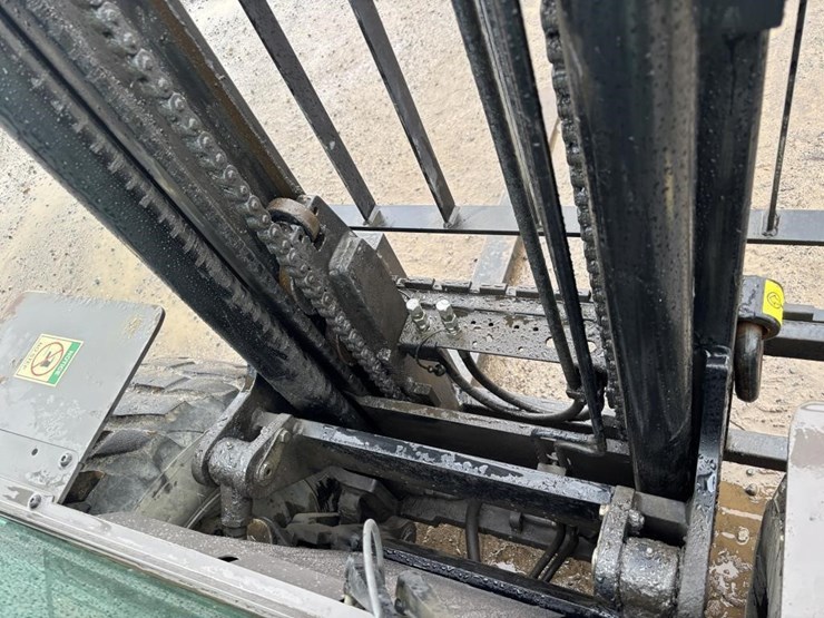 2016-manitou-ms130t-enc-cab-forklift-image-14