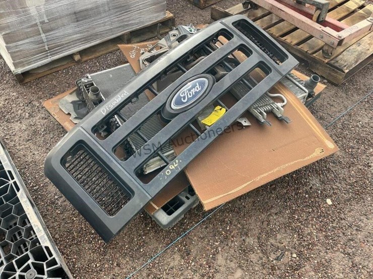 pallet-of-2008-ford-super-duty-parts-image-1