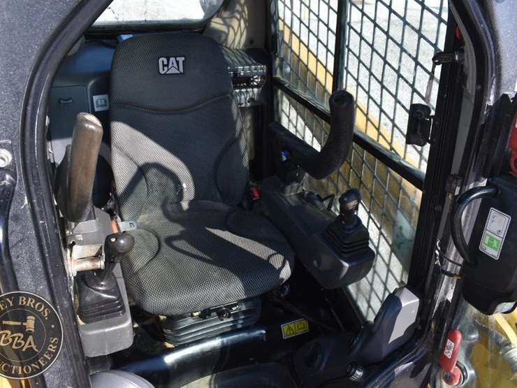 2019-caterpillar-249d3-image-46