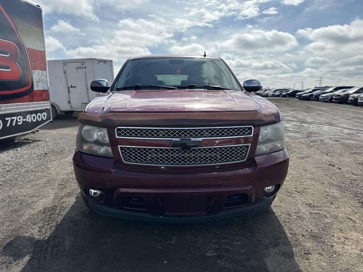 2008-chevrolet-suburban-image-6