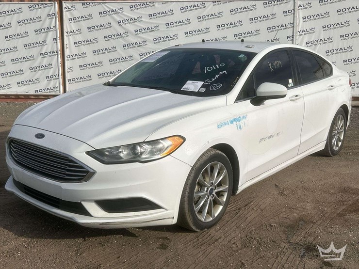 2017-ford-fusion-hybrid-sedan-image-1