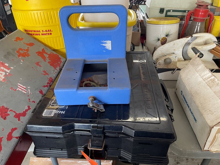 #7640-•-phantom-plano-tackle-box-image-1