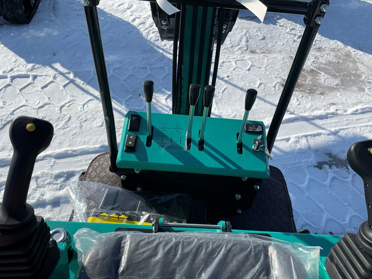 #5371-•-mx50r-mini-excavator-image-14