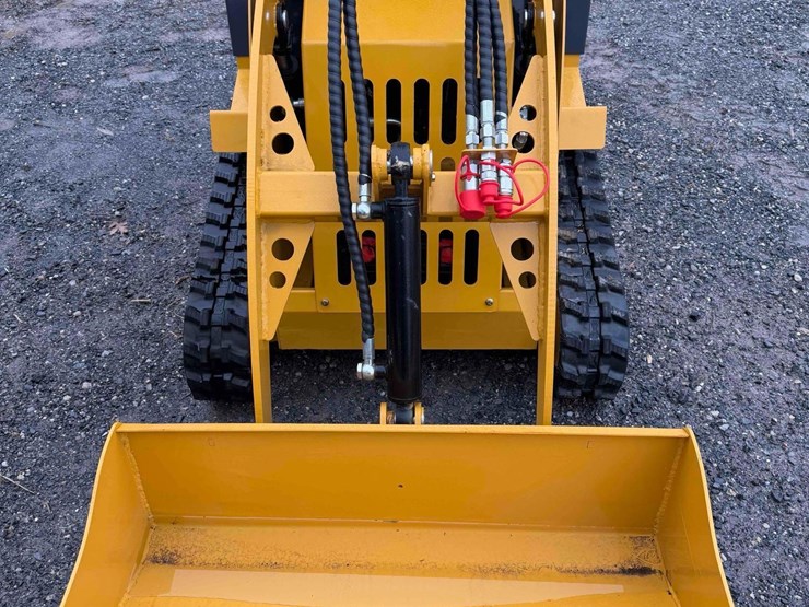 new-sdll80-mini-track-loader-image-5