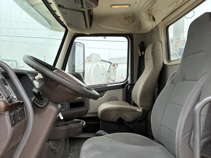 2014-volvo-vnl-image-7