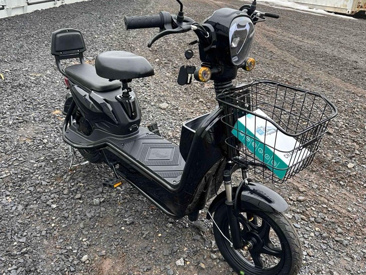 unused-battery-powered-moped-image-3