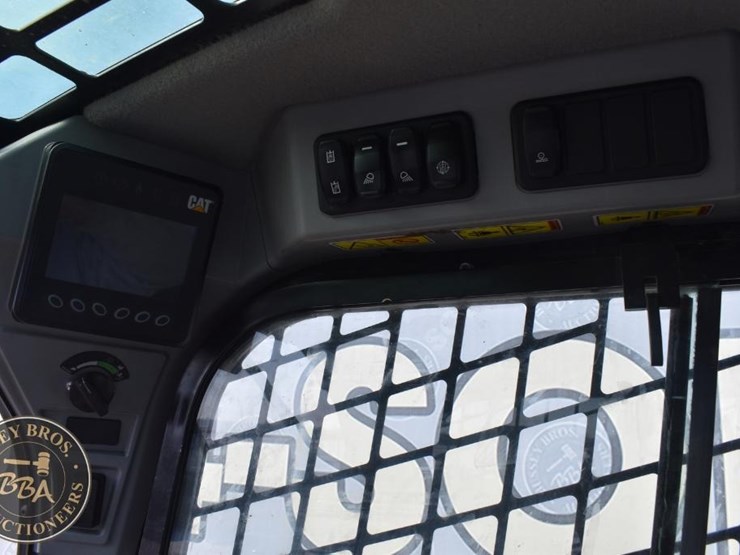 2020-caterpillar-279d3-image-52